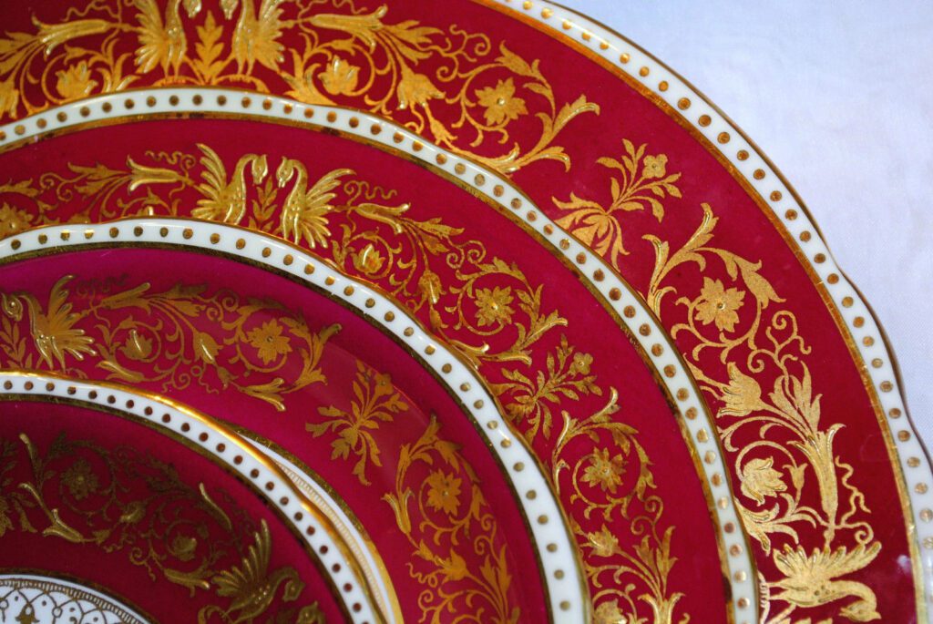 Aynsley Seville Red Dinner Service