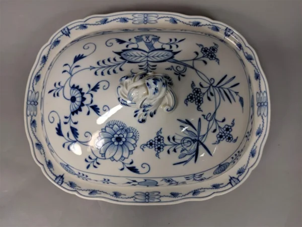 MEISSEN 2pc Blue Onion Covered Dish